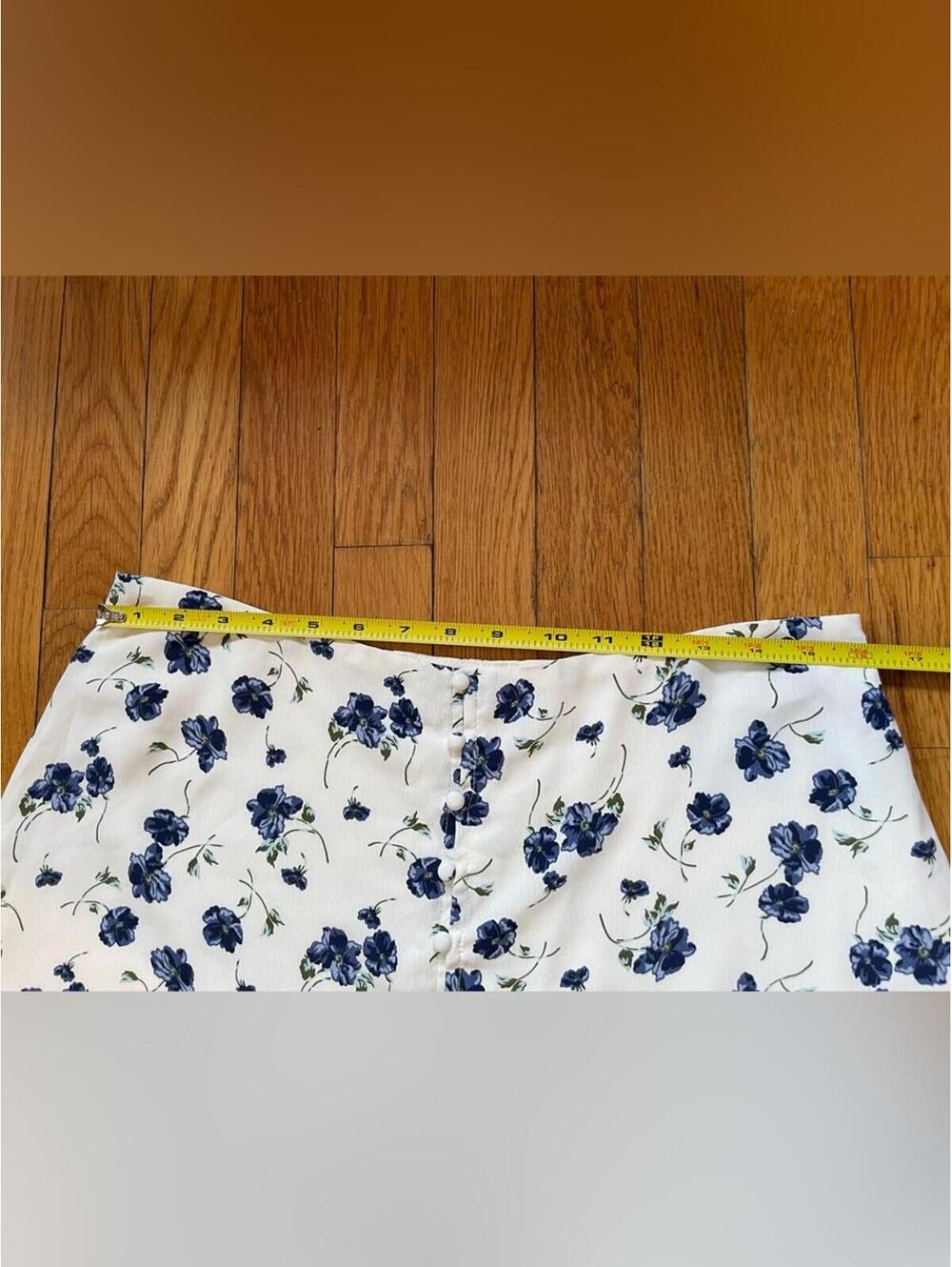 Lulus White Blue Floral Mini Skirt Size XL New with tags - Picture 6 of 7